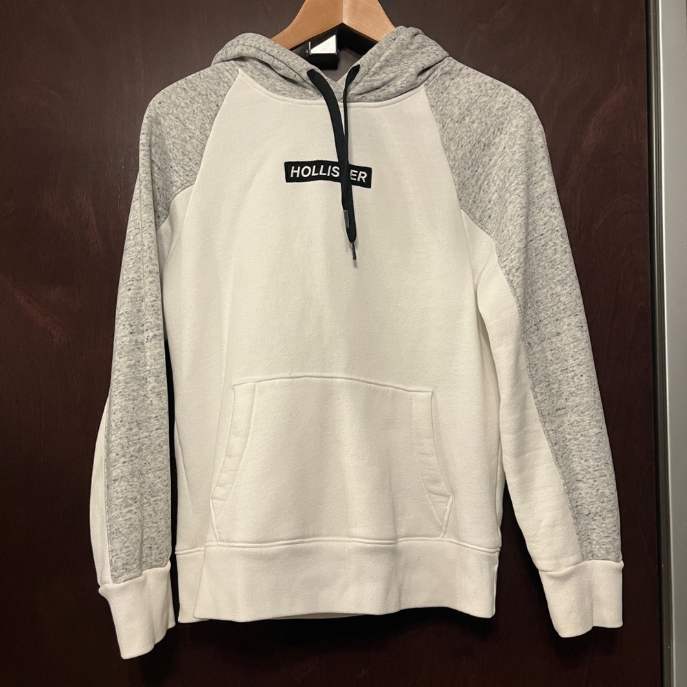 Hollister Men's Hoodie in White and Gray